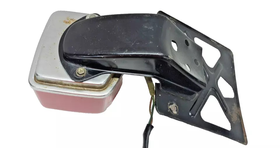 Feu arrière - Support de plaque Honda CM 125 T 1978-1981 n°3 Réf : 33701-126-721