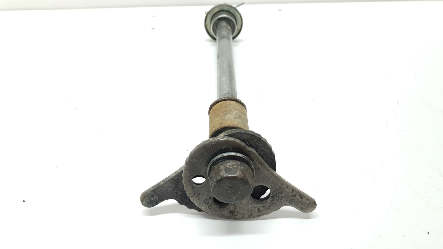 Axe de roue arrière Yamaha DT80LC 1984 Rear wheel axle