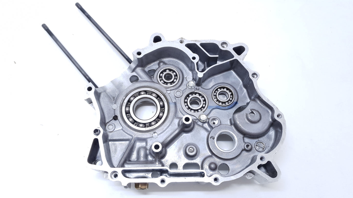 Carter moteur central droit Honda CBR 125 2004 Réf : 11100-KPP-860