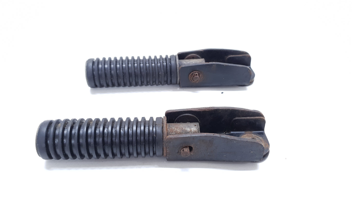 Reposes pieds arrière Honda CB 125 T 1980 n°2 Réf : 50711-399-010 Rear footrest