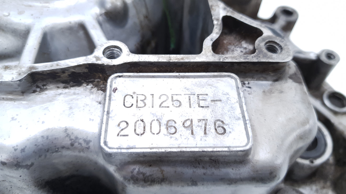 Carter moteur central gauche Honda CB 125T 1980 n°3 Réf 11200-399-000 Left cover