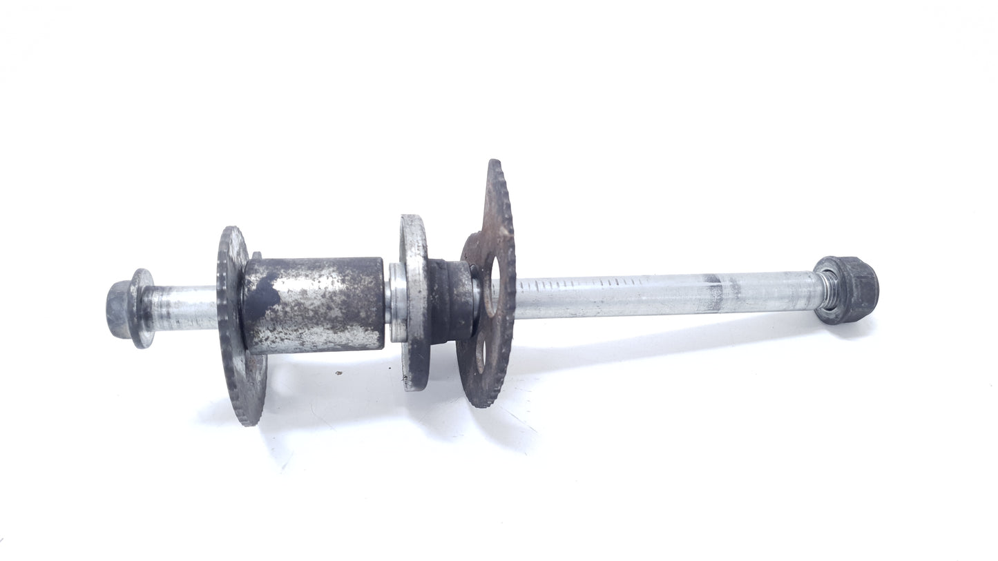 Axe de roue arrière Honda CLR 125 CityFly 2000 Réf 42301-KB9-960 Rear wheel axle