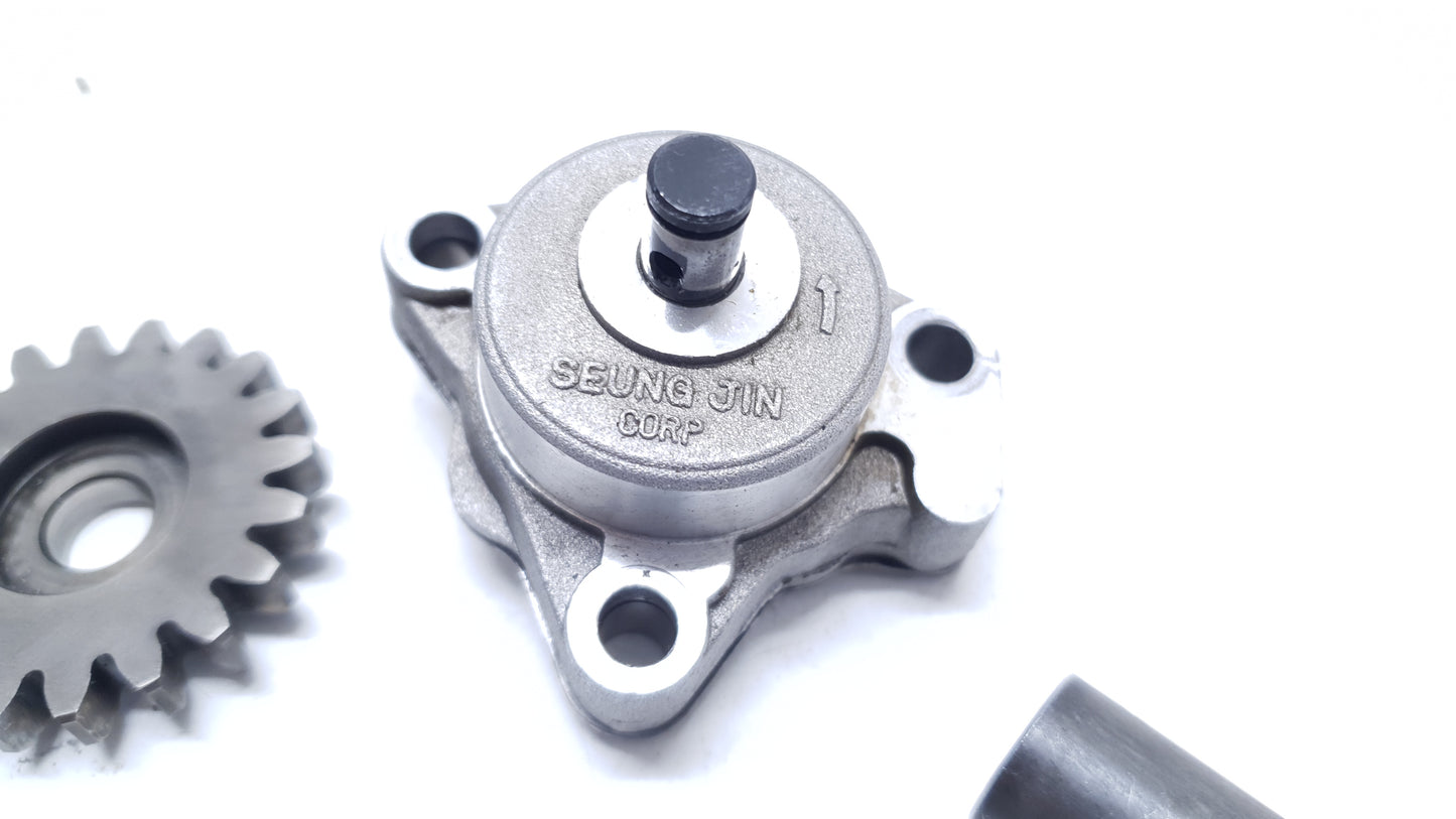 Pompe à huile Hyosung Comet GT 125 2005 Oil pump