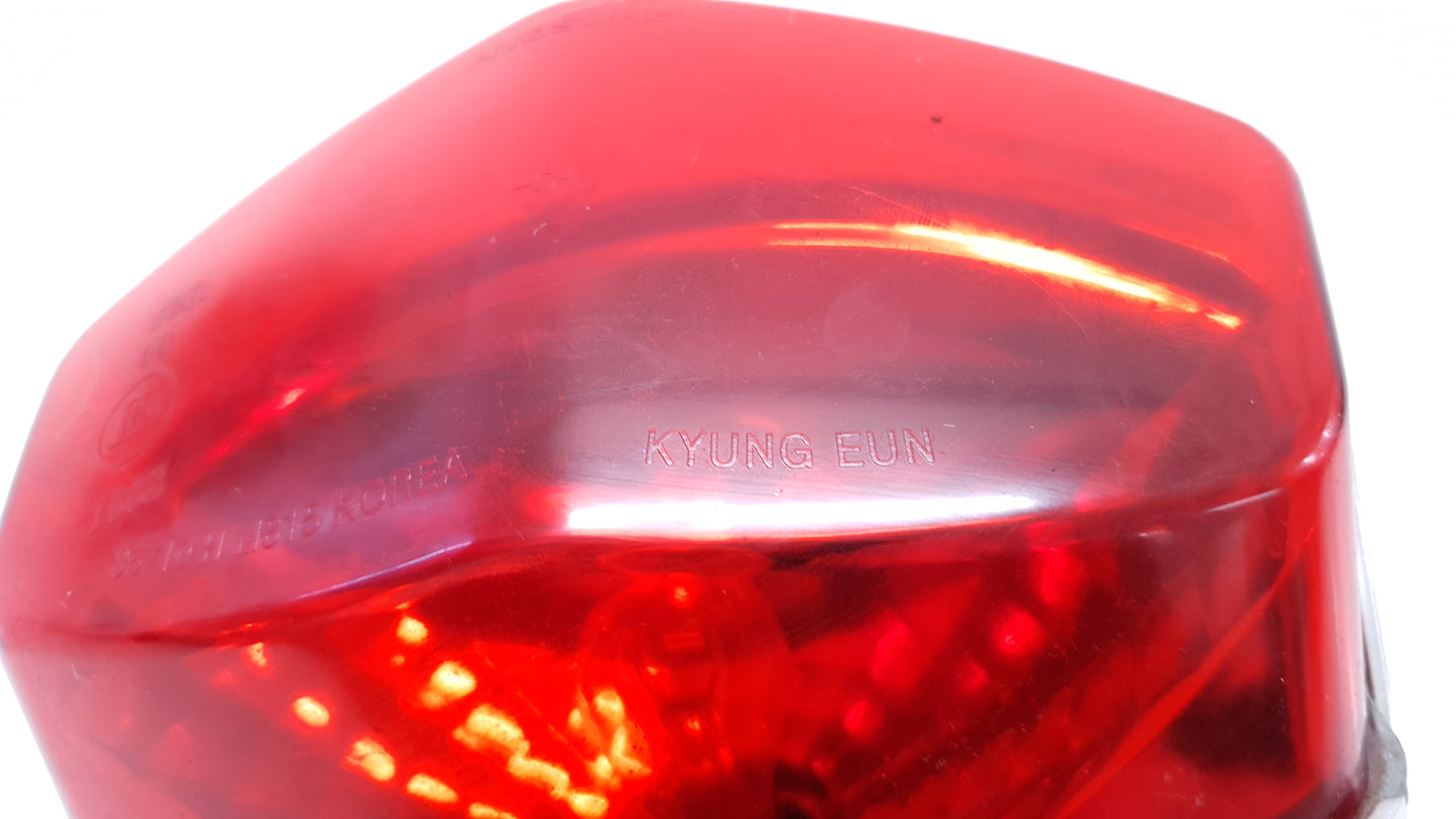 Feu arrière Hyosung Comet GT 125 2003 n°2 Rear light