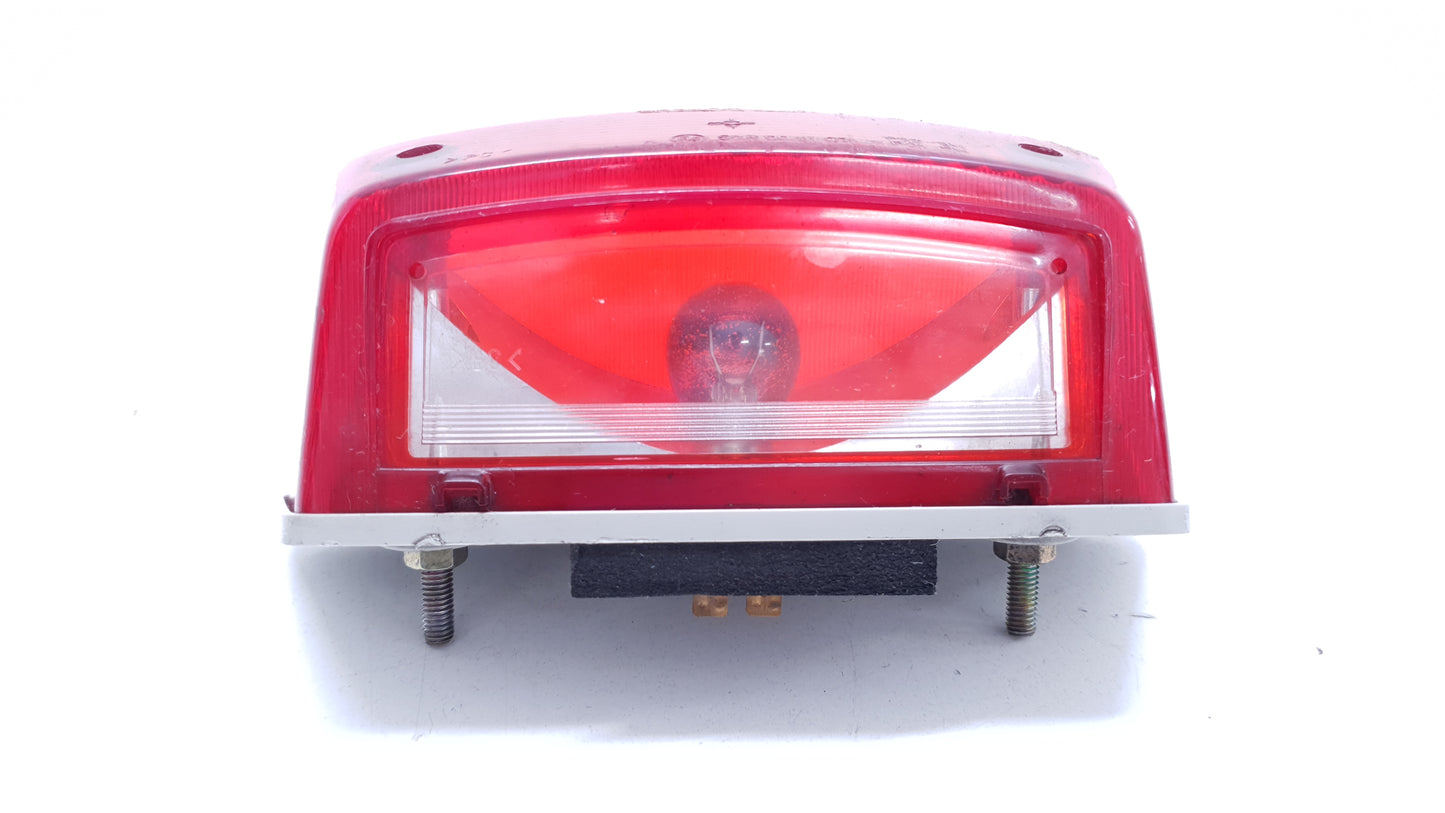 Feu arrière Yamaha YBR 125 2005 n°2 Réf : 3D9-H4710-00-00 Rear light