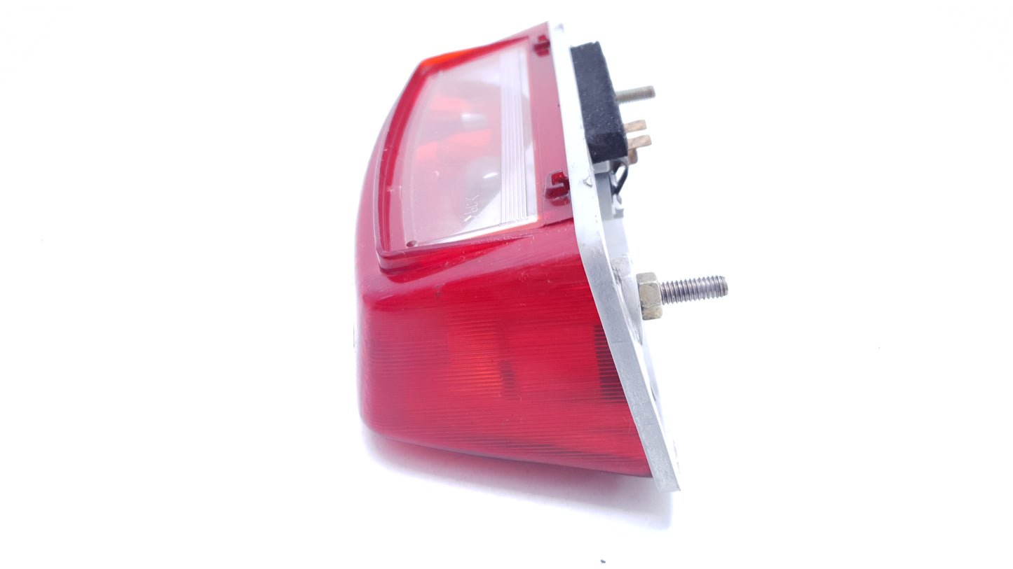 Feu arrière Yamaha YBR 125 2005 n°2 Réf : 3D9-H4710-00-00 Rear light