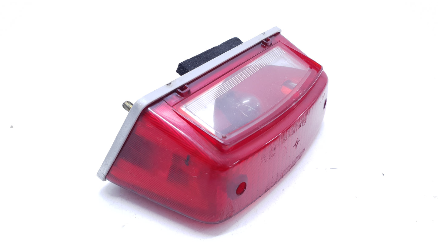 Feu arrière Yamaha YBR 125 2005 n°2 Réf : 3D9-H4710-00-00 Rear light