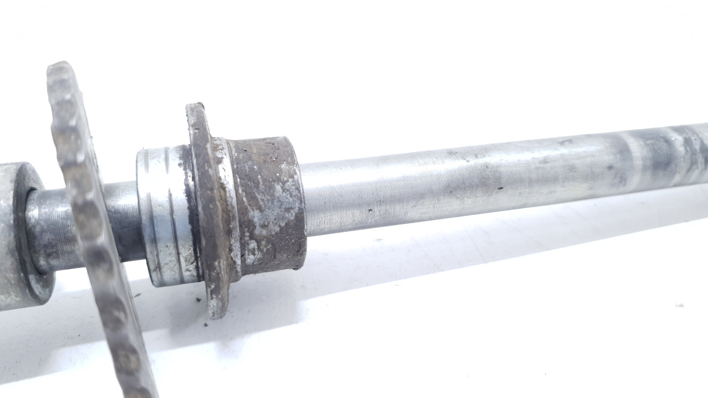 Axe de roue arrière Yamaha DT125LC 1983 n°2 Rear wheel axle