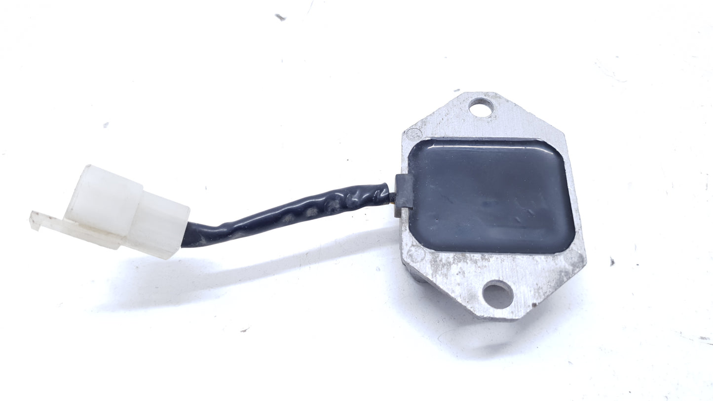 Régulateur de tension Yamaha DT125LC 1983 n°2 Voltage regulator