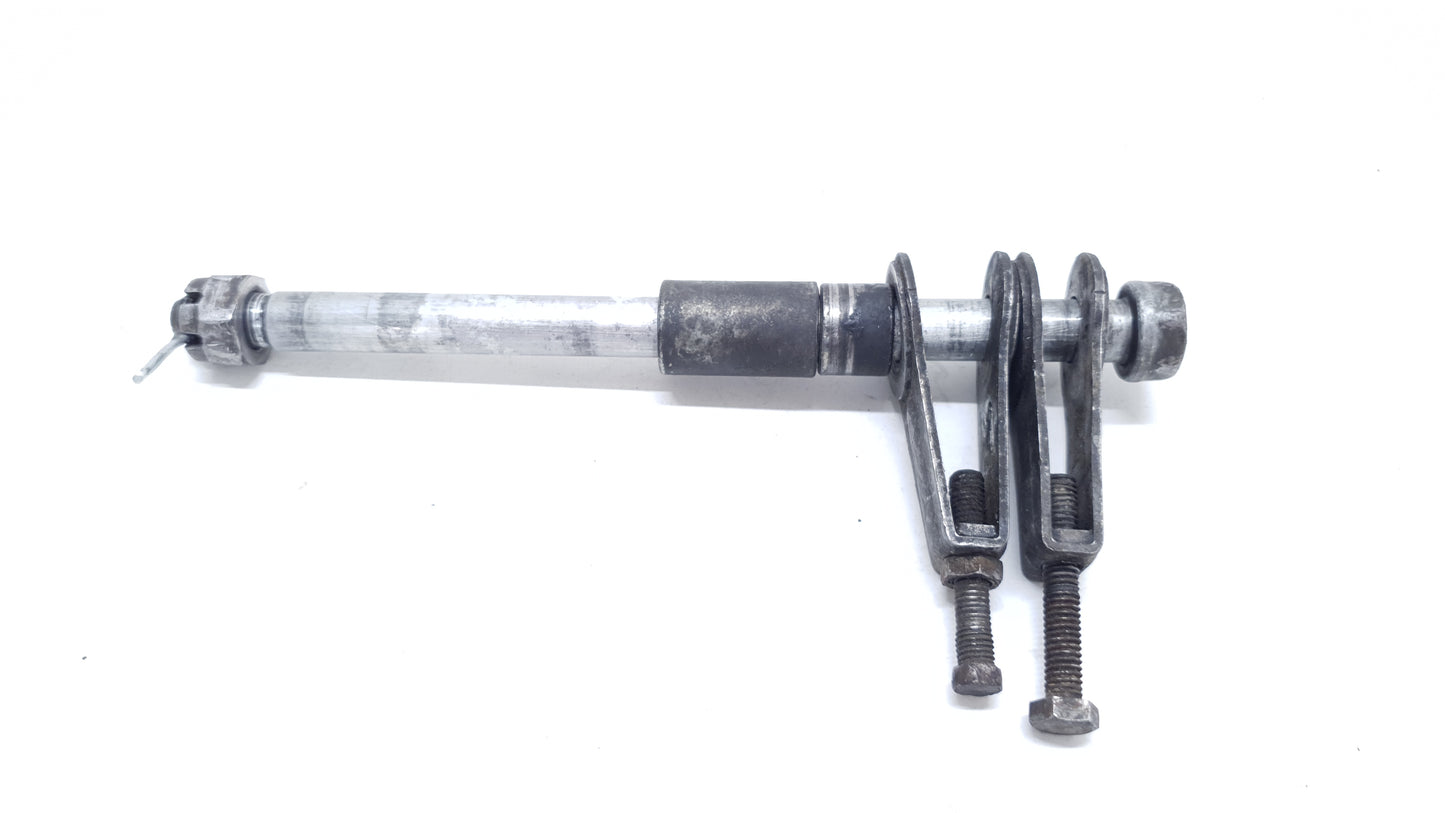 Axe de roue arrière Yamaha RDLC 125 1986 Réf : 1W1-25181-01 Rear wheel axle