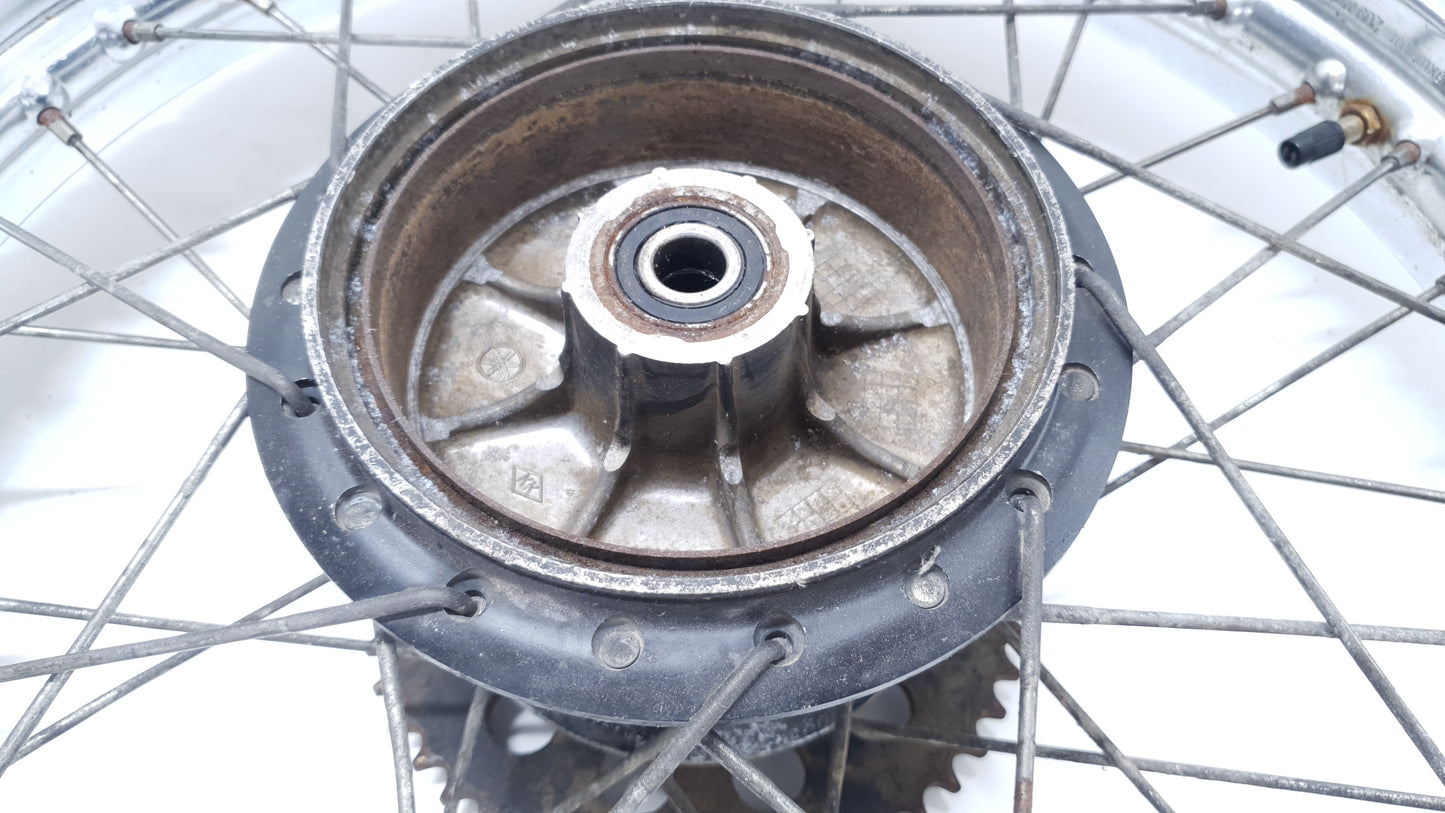 Roue arrière Yamaha DT125LC 1987 n°18 Réf : 94418-18171-00 Rear wheel