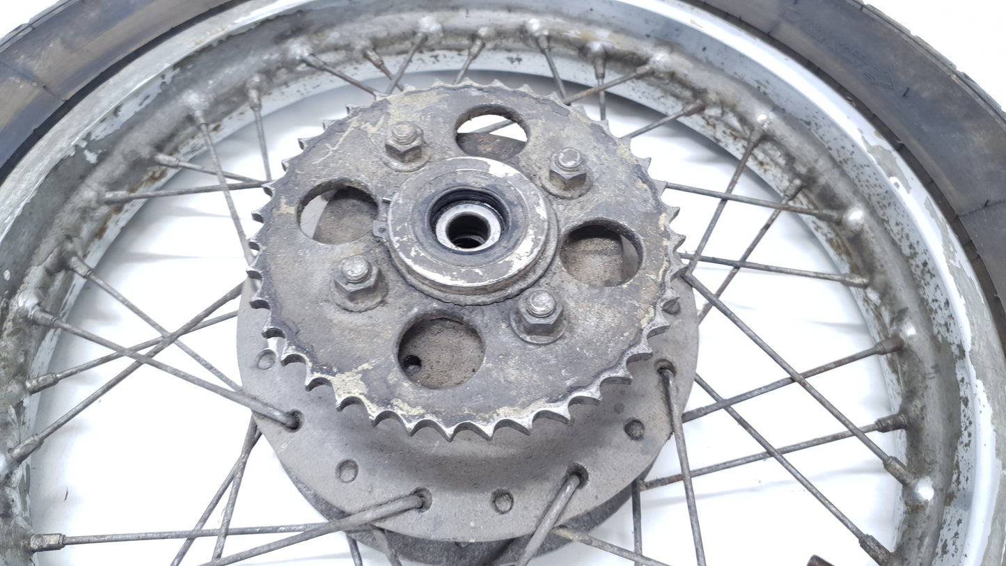 Roue arrière Honda CM 125 T 1978 n°4 Réf : 42701-402-003 Rear wheel