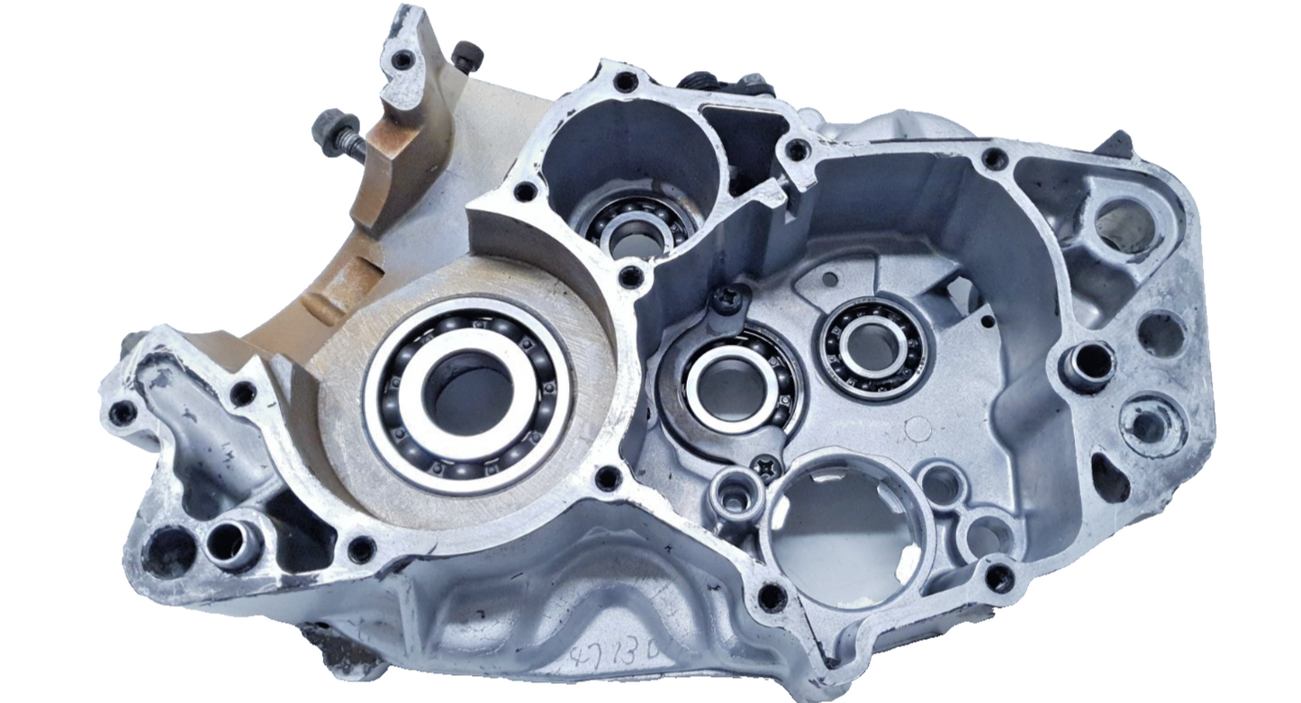 Carter moteur central droit Yamaha TDR 125 2002 n°2 Réf : 3BN151210400