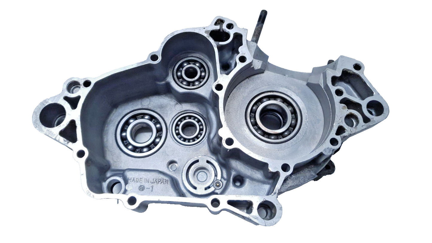 Carter moteur central gauche Kawasaki KMX 125 1986 Réf : 140021405