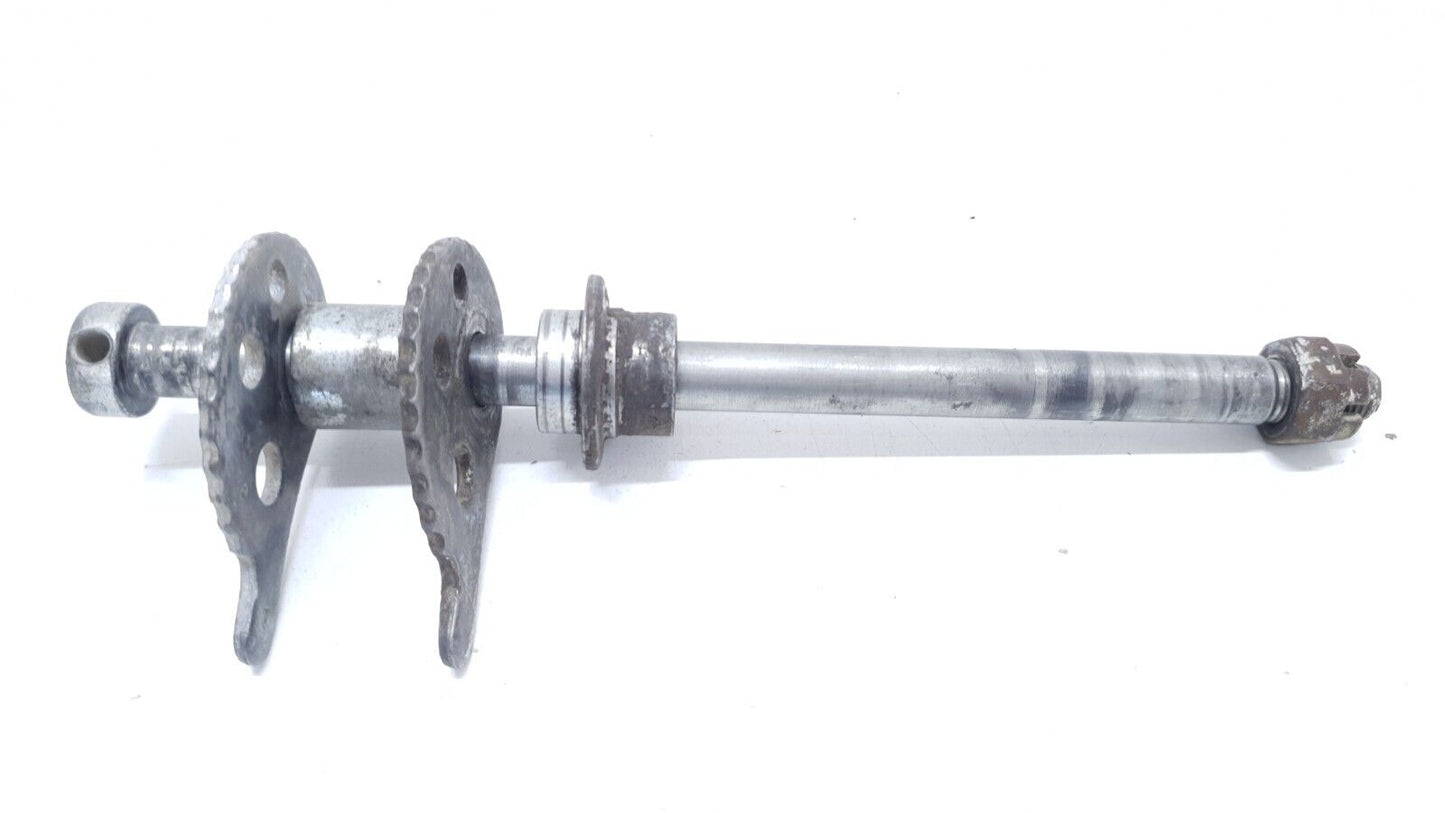 Axe de roue arrière Yamaha DT125LC 1983 n°2 Rear wheel axle