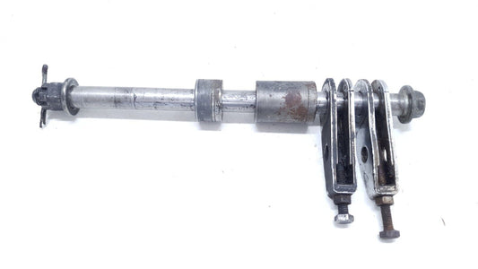 Axe de roue arrière Honda CM 125 T 1978 n°4 Réf 42301-304-972 Rear wheel axle