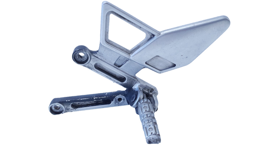 Repose-pied conducteur gauche Yamaha TZR 50 2009 Réf : 5WXF744200LK