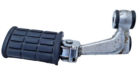 Repose pied avant gauche Yamaha XV 125 Virago 2000 Réf : 2UJ274100000