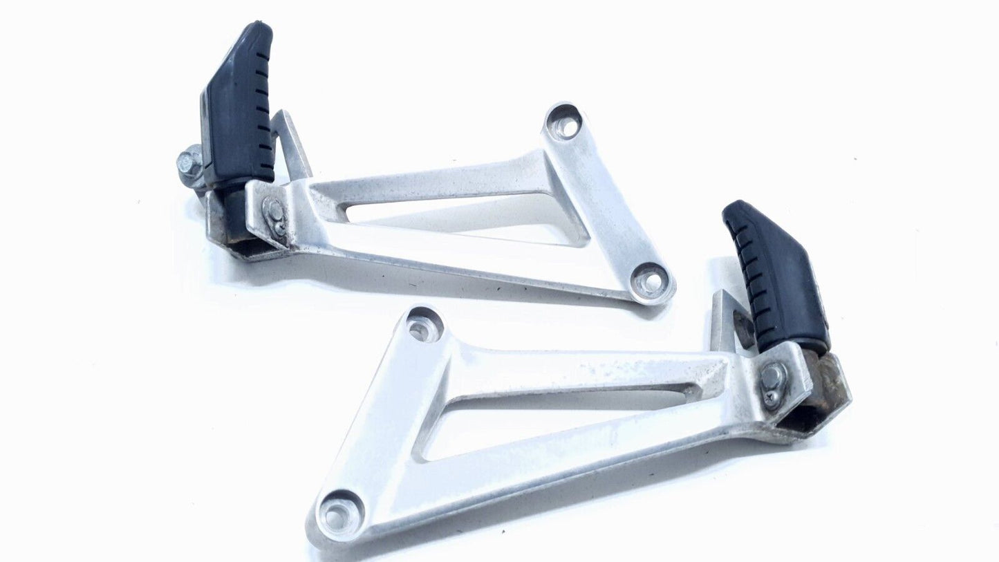 Repose-pieds arrière Honda CBR 125 2004 n°2 Réf : 50715-KPP-860