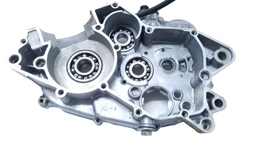 Carter moteur central droit Yamaha DT125LC 1987 n°21 Réf : 10V-15121-02-00