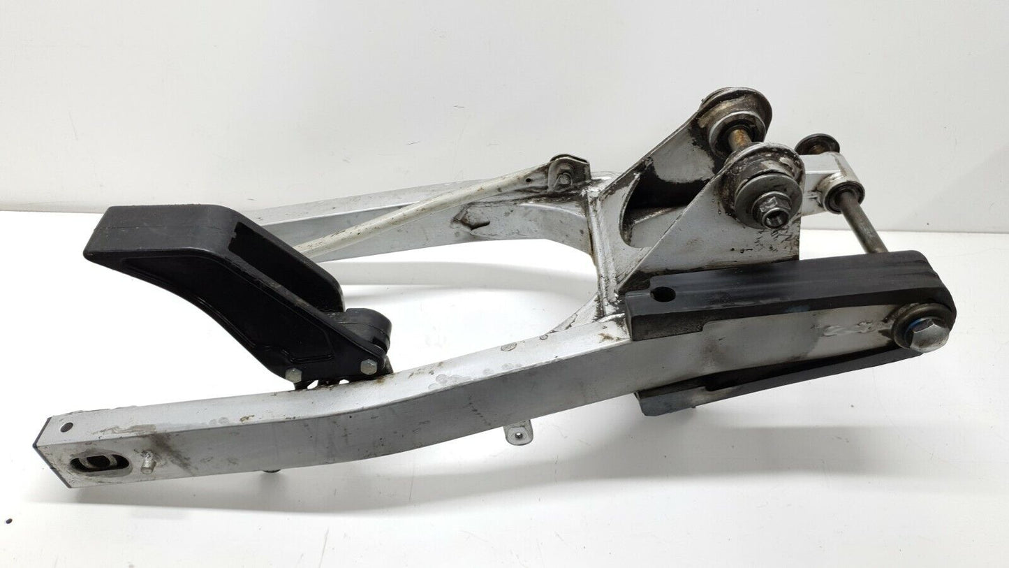 Bras oscillant &  Axe Suzuki 125 DR 1985 Réf : 61000-44A30-13L Swingarm