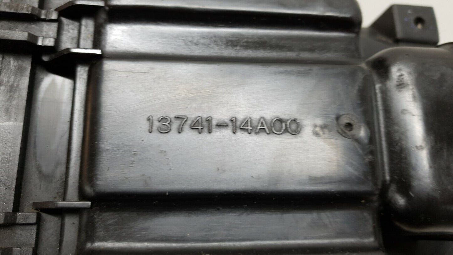 Boite à air Suzuki 600 DR 1989 Réf : 13741-14A00-000 Air box