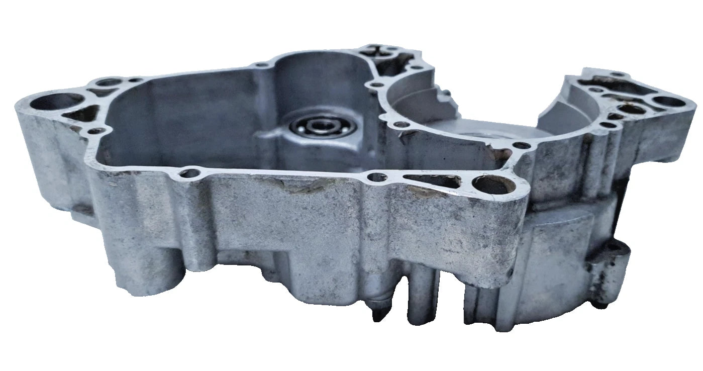 Carter moteur central gauche Kawasaki KMX 125 1986 Réf : 140021405