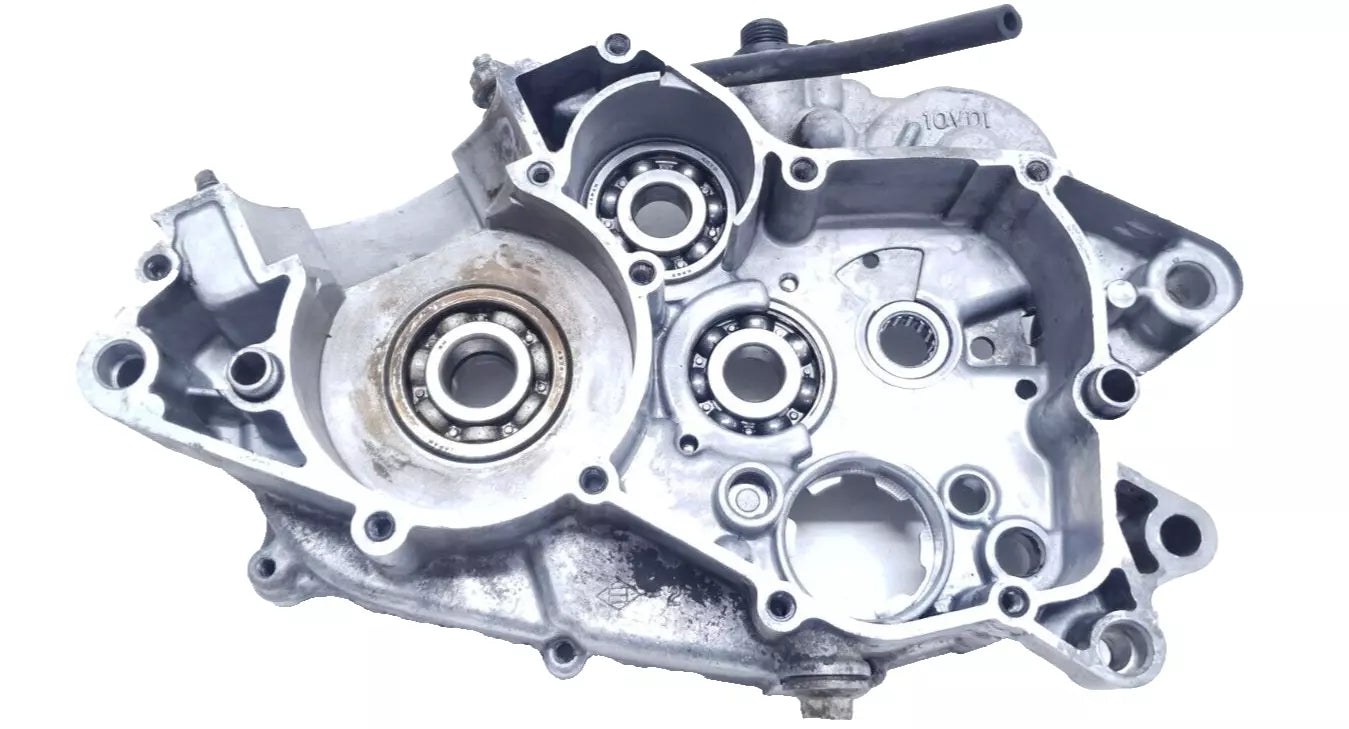 Carter moteur central droit Yamaha DT125LC 1987 n°18 Réf : 10V-15121-02-00