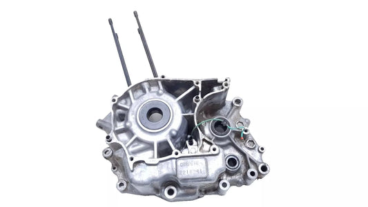Carter moteur central gauche Honda CB 125T 1980 n°2 Réf 11200-399-000