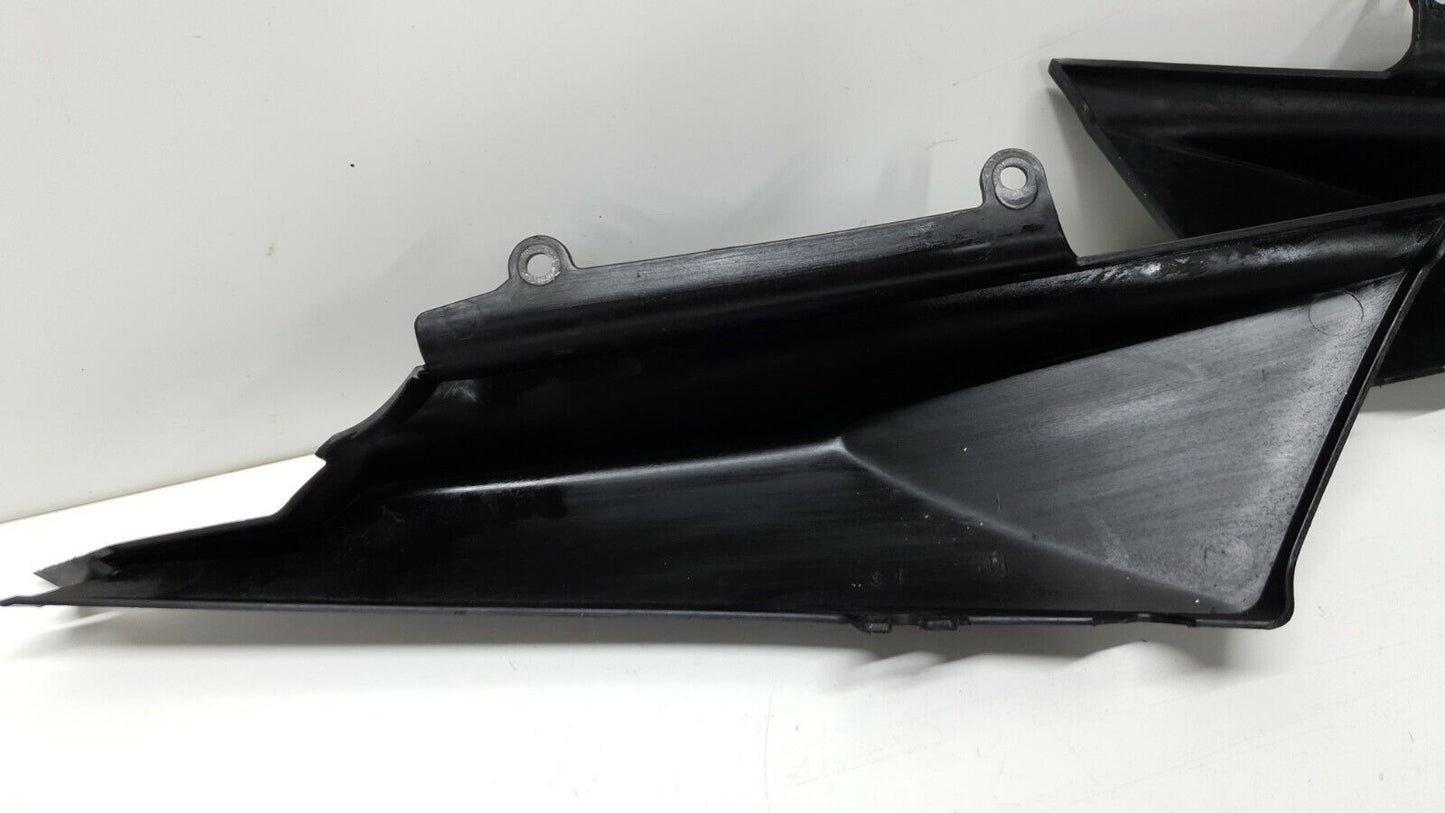 Carénages latéraux Yamaha XT125X 2008 (N°2) Réf : 3D6-F1711-00-00 Rear Cover