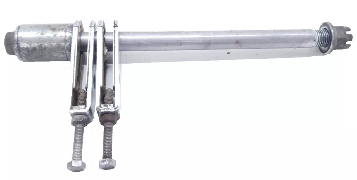 Axe de roue arrière Honda CB 125 T 1981 Réf : 42301-304-972