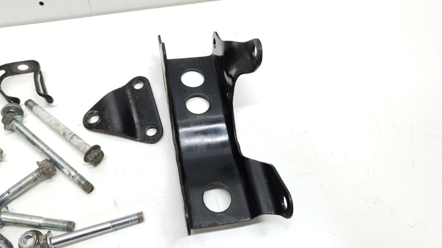 Supports moteur Suzuki TU-X 125 1999-2001 Réf : 41992-05300-000 Engine bracket