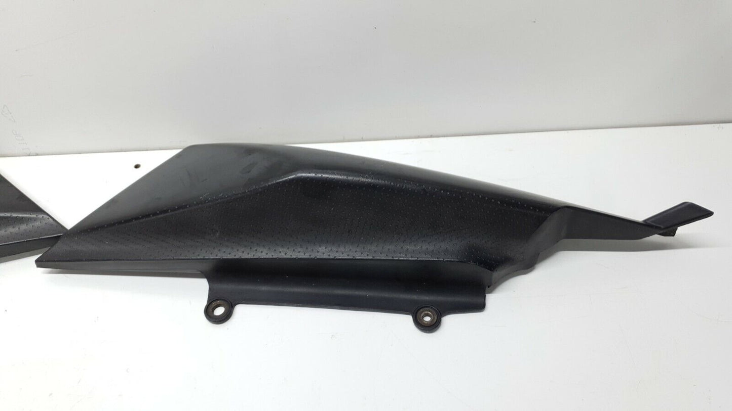 Carénages latéraux Yamaha XT125X 2008 (N°2) Réf : 3D6-F1711-00-00 Rear Cover