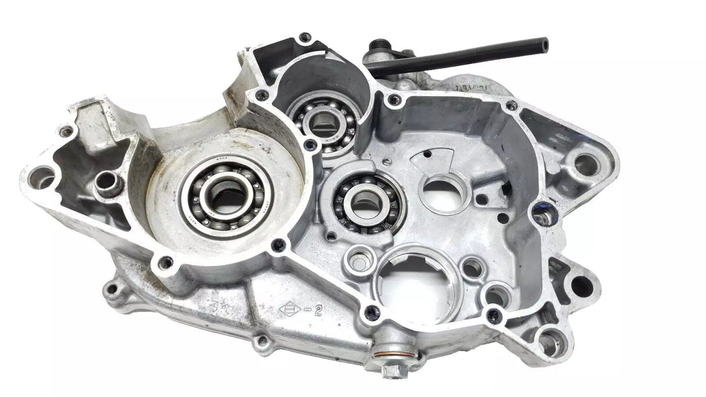 Carter moteur central droit Yamaha DT125LC 1987 n°3 Réf : 10V-15121-02-00