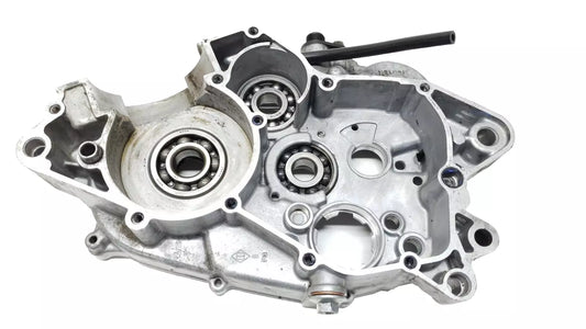 Carter moteur central droit Yamaha DT125LC 1987 n°3 Réf : 10V-15121-02-00