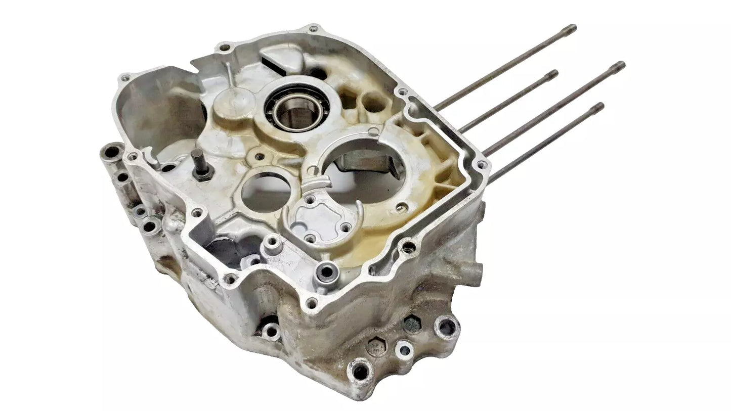 Carter moteur central droit Honda CB 125 Twin 1980 Réf : 11100-399-000