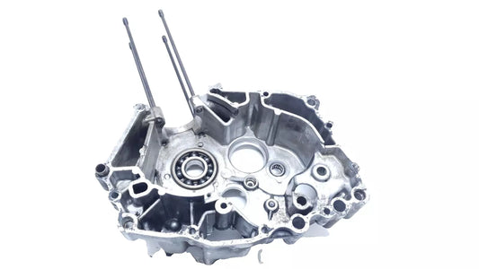 Carter moteur central droit Honda CM 125 T 1981 Réf : 11100-399-000