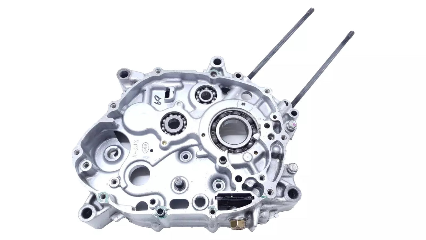 Carter moteur central droit Honda CBR 125 2004 Réf : 11100-KPP-860