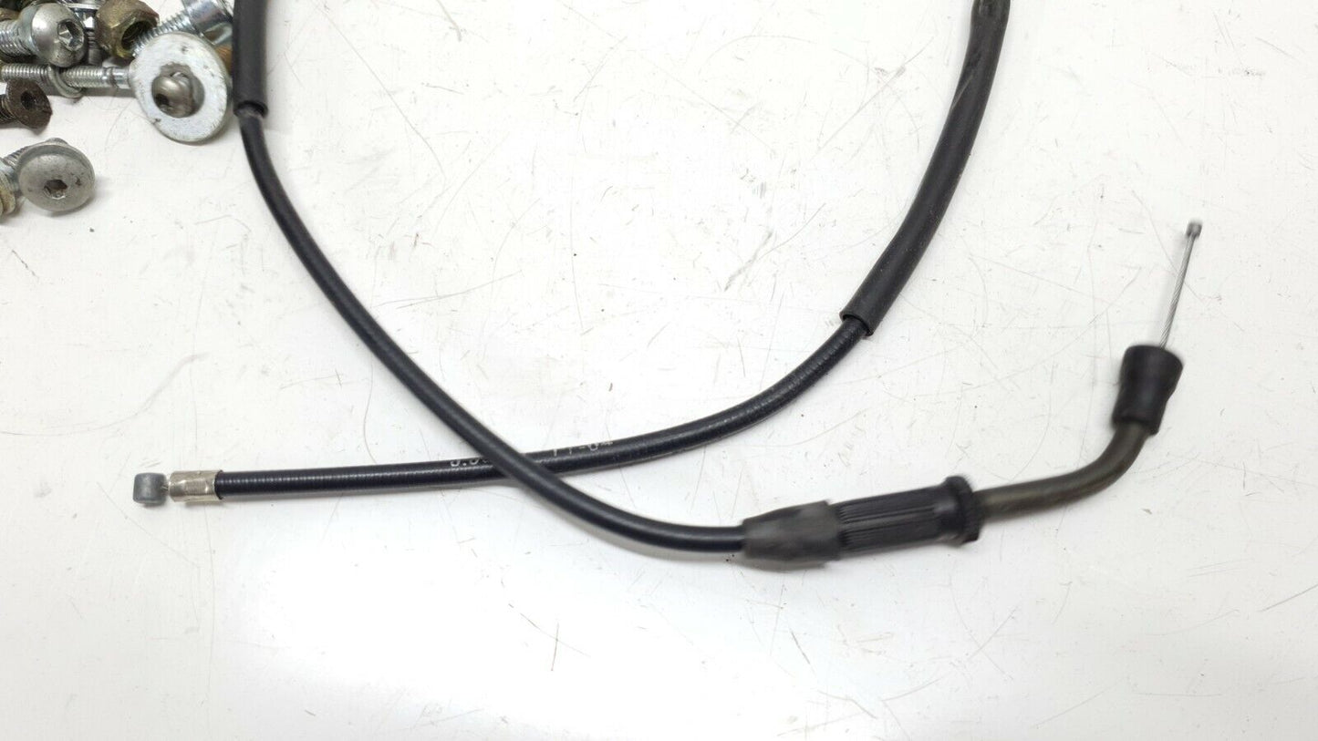 Vis et câble carburateur Yamaha XT125R 2005 Screw & cable