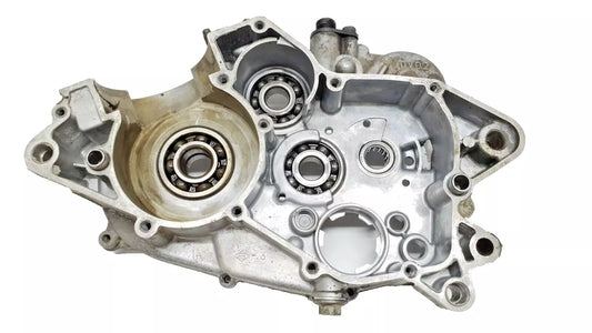 Carter moteur central droit Yamaha DT125LC 1987 n°6 Réf : 10V-15121-02-00