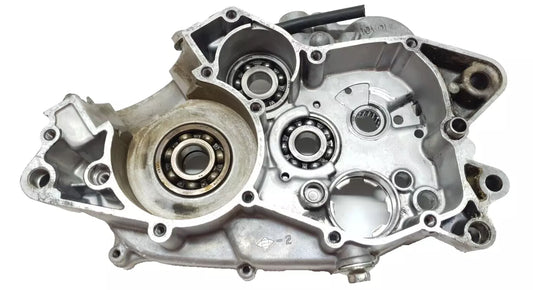 Carter moteur central droit Yamaha DT125LC 1987 n°9 Réf : 10V-15121-02-00