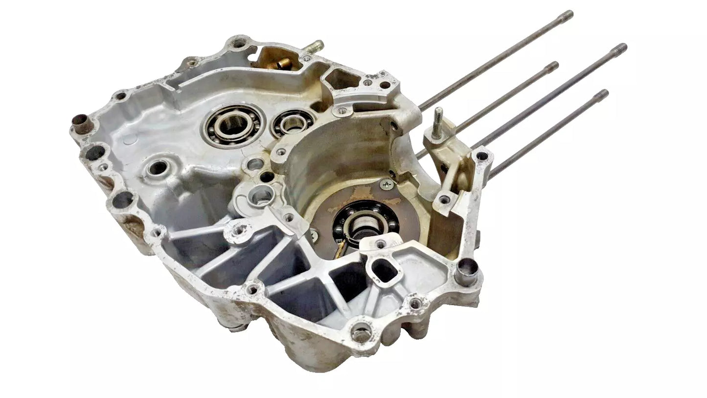 Carter moteur central gauche Honda CB 125 Twin 1980 Réf : 11200-399-000