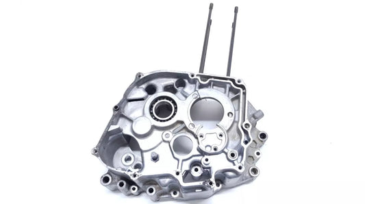 Carter moteur central droit Honda CB 125 T 1980 n°2 Réf : 11100-399-000