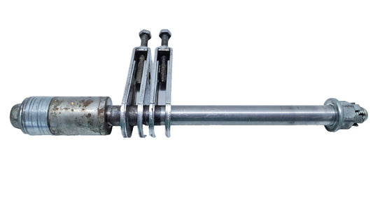 Axe de roue arrière Honda CM 125 Twin 1981 n°2 Réf : 42301-304-972