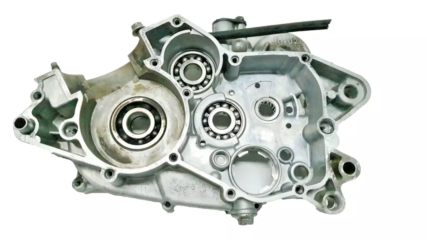 Carter moteur central droit Yamaha DT125LC 1987 n°2 Réf : 10V-15121-02-00