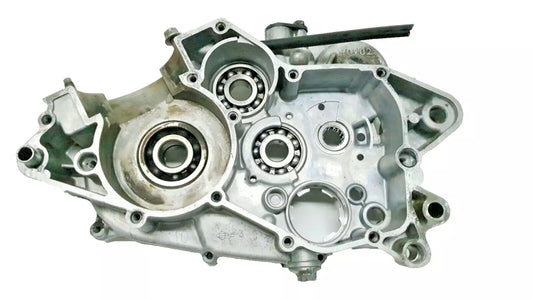 Carter moteur central droit Yamaha DT125LC 1987 n°2 Réf : 10V-15121-02-00
