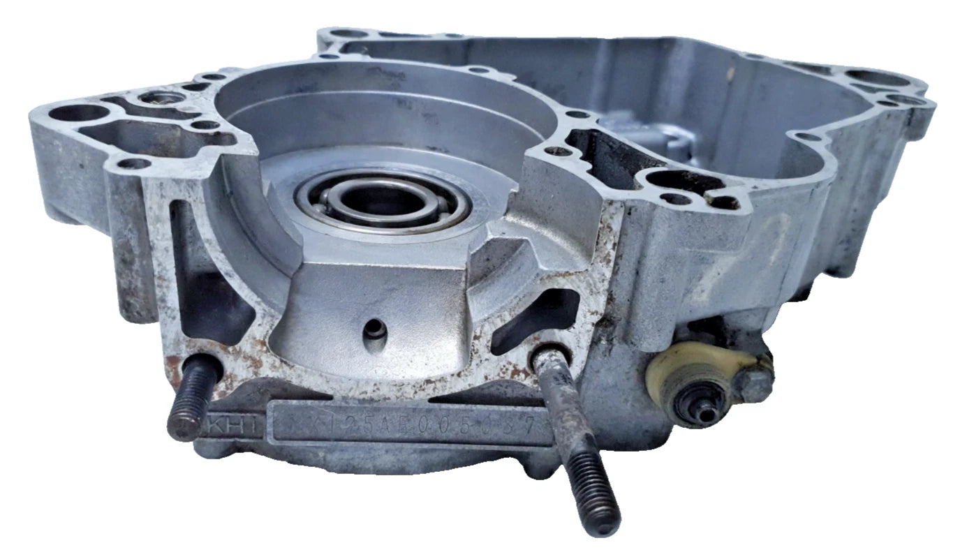 Carter moteur central gauche Kawasaki KMX 125 1986 Réf : 140021405