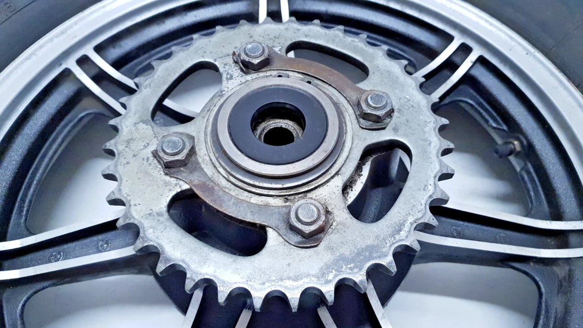 Roue arrière Yamaha XS 400 SE 1981 Réf : 3N6-25338-00