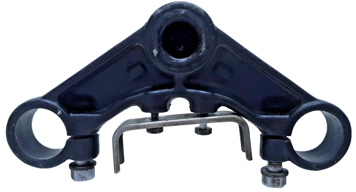 Té de fourche inférieur Yamaha XS 400 SE 1981 Réf : 3N6-23340-30-33