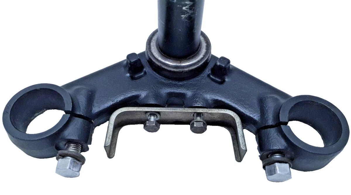 Té de fourche inférieur Yamaha XS 400 SE 1981 Réf : 3N6-23340-30-33